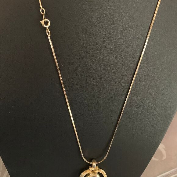 HMS Lovely Oval Pendant w/frosted Cameo, Vintage, Stamped - Picture 3 of 4